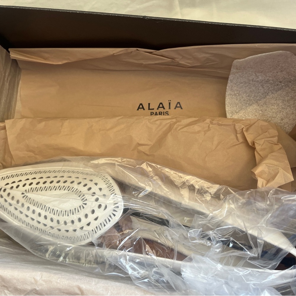 Alaïa White leather moccasins, vienne laser cut, Size 40, women, NWT - Picture 6 of 8